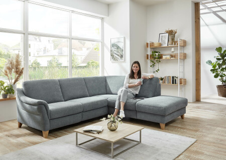 Sedací souprava SHANNON_ sestava 2,5L- RE- 1XAhoR_ rozměry sestavy zleva 255 x 225 cm_ v látce Milan steel_ obr. 4
