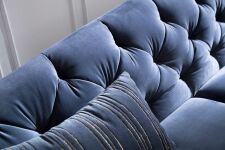 Sedací souprava SUSSEX_ detail prošití_ v látce Velvet navy_ obr. 2