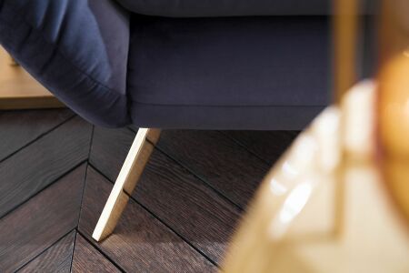 Sedací souprava SUSSEX_ detail nožiček_ v látce Velvet navy_ obr. 3