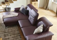 Sedací souprava TORONTO Lounge_sestava LALmaxi-2,5AR_v kůži Soft Line bordeaux_detail polohovatelných opěradel - regulace hloubky sedu_obr. 10 Sedací souprava TORONTO Lounge_sestava LALmaxi-2,5AR_v kůži Soft Line bordeaux_detail polohovatelných opěradel - regulace hloubky sedu_obr. 10