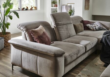 Sedací souprava TORONTO Lounge_sestava 2,5AL-LAR Maxi_v látce Velvet sand_detail polohovatelných opěradel - regulace hloubky sedu_obr. 30