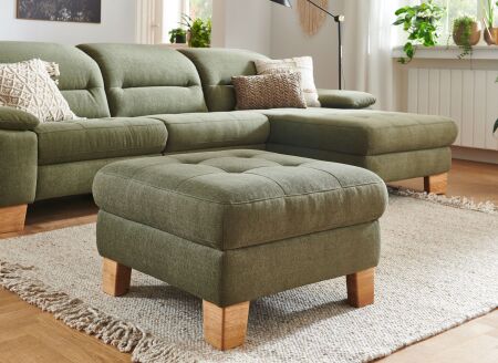 Taburet 9050_ ukázka vhodného doplňku k sedací soupravě_ v látce Easy care olive_ obr. 7